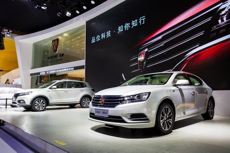 全新榮威950、榮威e950定義“高級轎車” 成都車展亮相售價16.88萬起 互聯(lián)網(wǎng)汽車上市一周年 系統(tǒng)升級帶來顛覆式進化