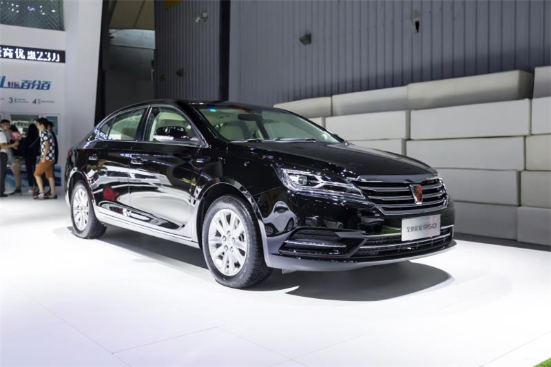 全新榮威950、榮威e950定義“高級轎車” 成都車展亮相售價16.88萬起 互聯(lián)網(wǎng)汽車上市一周年 系統(tǒng)升級帶來顛覆式進化