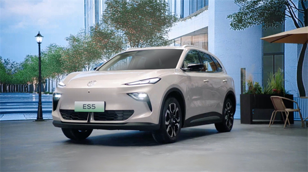 開創(chuàng)傳統(tǒng)車企先河，MG重新發(fā)布ES5，“領(lǐng)先一代、便宜一萬”重塑格局